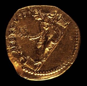 Aureus (reverso) cunhado por Adriano (117- AD 138 AD) representando AEGYPTOS (Egito) reclinado à esquerda. (ouro) Inscrição: AEGYPTOS (para anverso ver 119152) de Roman