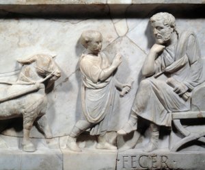 Fragmento do sarcófago de Marcus Cornelius Statius Por volta de 150 DC - Detalhe de um sarcófago romano: cena da vida de uma criança representando o pupilo e seu mestre. Império Romano. Paris, Musee Du Louvre de Roman