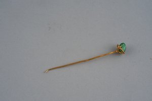 Grampo de cabelo (ouro e esmeralda) de Roman