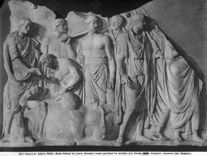 Haruspice consultando as vísceras de um touro (mármore) (ver 261376 amd 261378) de Roman