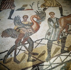 Caçador carregando avestruz em um navio, detalhe do chão da Grande Caça, Villa Romana del Casale Piazza Armerina, Sicília (mosaico) de Roman