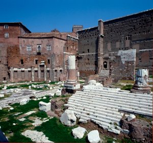 Fórum Imperial (fórum de Augusto): vista do templo do Vingador Marte (Marte Ultore). 2 AC. Roma de Roman