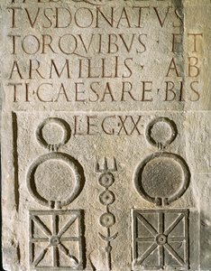 Insígnia da Legião Vitoriosa Valeriana, legião romana criada no século I d.C. de Roman