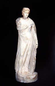 Kanephoros (mármore) de Roman