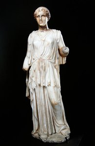 Kore (mármore) de Roman