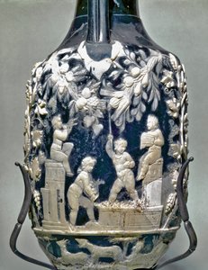 Pequena ânfora chamada vaso azul mostrando eros fazendo a colheita da uva de Roman