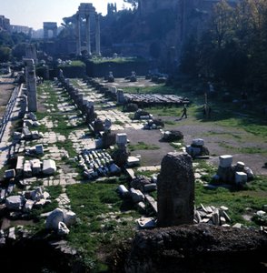 Local onde a Basílica Giulia começou por César por volta de 54 AC e terminou por Augusto (Octávio ou Octávio) (63 AC - 14) - Fórum Romano, Roma de Roman