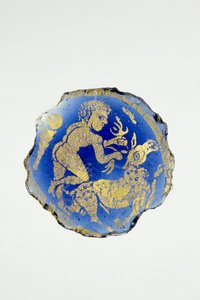 Medalhão com Hércules, nu, com o joelho direito no cervo Ceryniano