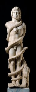 Culto mitraico: representação da divinita Mithra com Chronos (cronos) a serpente rolante, símbolo do tempo. Escultura em mármore do século II d.C. Dim. 167 cm Mérida, Museo Nacional de Arte Romano de Roman