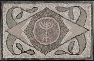 Mosaico de Menorá, século 6 EC (pedra e argamassa) de Roman