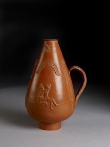 Jarro piriforme com decoração aplicada de leopardo ou chita atacando um condenado, Pan bêbado estuprando uma bacante de Roman