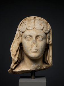 Retrato da Imperatriz Faustina, a Jovem, c.161-180 d.C.
(mármore) de Roman