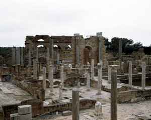 Banho público construído sob o imperador Adriano, século II de Roman