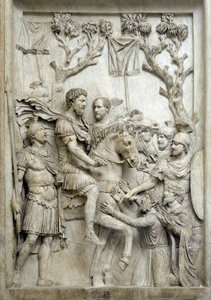 O Imperador Romano Marco Aurélio perdoa os inimigos derrotados, c.176-180 (Relevo em mármore) de Roman