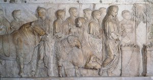 Arte antiga romana: sacrifício a Deus Marte:" suovetaurilia "(suovetaurile) por volta de 15-16 AD... Escultura em mármore, Império Romano Superior (27 a.C.-235 d.C.), do local de Champ-de-Mars (em Roma). Paris, Musee Du Louvre de Roman