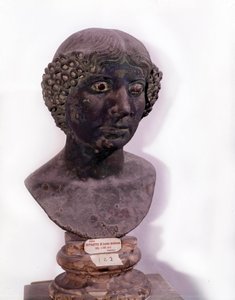 Antiguidade romana: busto de senhora romana de Pompeia (século I d.C.). de Roman