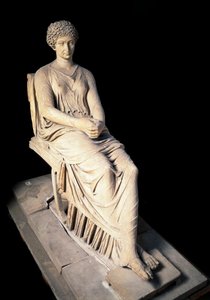 Arte romana: estátua de Agrippina "a Ainee" (Agrippina) (14 BC-33), esposa de Germanicus. Escultura em mármore. Século I d.C. Nápoles, Museo Archeologico Nazionale de Roman