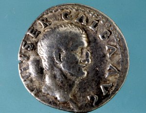Moeda de prata com a efígie do Imperador Romano Galba (5 a.C. - 69 d.C.) JC) Coleção do medagliere de Milão. de Roman