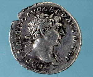 Moeda de prata com a efígie do imperador românico Trajano (53 - 117). Coleção do medagliere de Milão. de Roman