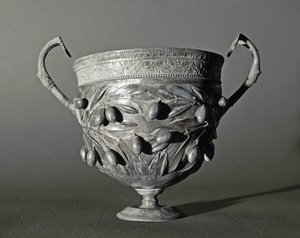 Kantharos de prata com ramo de oliveira de Roman