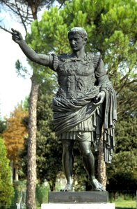 Estátua do Imperador Romano Augusto (Octávio ou Octávio) (63 AC - 14) de Roman