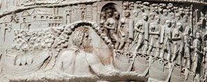 As legiões romanas navegam em Ancona sob a proteção de Netuno Detalhe da coluna de Trajano (Colonna Traiana) em Roma construída durante o reinado do Imperador Trajano (53-117). A coluna de Trajano comemora as campanhas vitoriosas do em de Roman