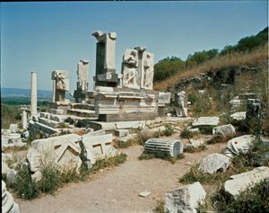 Vista do monumento a Memmius de Roman