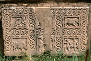 Fragmento arquitectónico com decoração esculpida, Alto Período Imperial (27 aC-395 dC) (ver detalhe 267012) de Roman Imperial Period