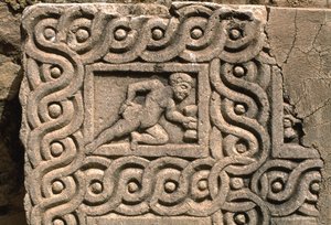 Fragmento arquitectónico com decoração esculpida, detalhe, Alto Período Imperial (27 aC-395 dC) (ver também 267011) de Roman Imperial Period