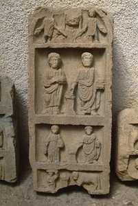 Estela com figuras humanas, Alto Período Imperial (27 aC-395 dC) de Roman Imperial Period