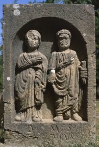 Estela com duas figuras humanas, Alto Período Imperial (27 aC-395 dC) de Roman Imperial Period