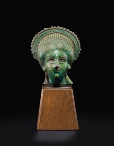 Cabeça de Ísis-Afrodite, c.1º - século 2 dC (faiança) de Roman Period Egyptian