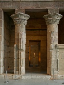 O Templo de Dendur, c.10 aC (arenito eólico) de Roman Period Egyptian