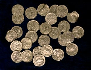 28 moedas do Período do Imperador Romano Ocidental Flavius Honorius (384-423) e do Imperador Romano Oriental Flavius Arcadius (377/378-408), séculos IV e V (moeda) de Roman Roman
