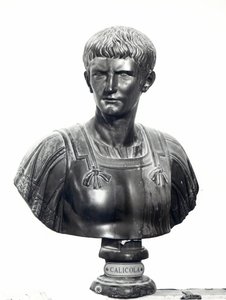 Busto do Imperador Calígula (c.12-41) (bronze) (foto a p/b) de Roman Roman