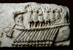 Elenco de um navio de guerra bireme romano carregando soldados armados (relevo na rocha) de Roman Roman