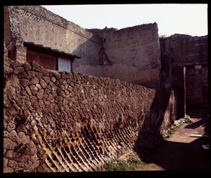Detalhe das construções romanas (opus mixtum (ou Opus vagecum e Opus compositum), século V a.C. - século I d.C. de Roman Roman