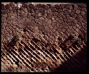 Detalhe das construções romanas (opus mixtum ou Opus vagecum e Opus compositum) Século V a.C.-1 d.C. de Roman Roman