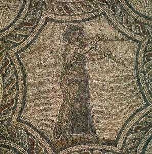 Mosaico representando flautista feminina da Casa de Dionísio, em Volubilis, Marrocos, Civilização Romana, de Roman Roman