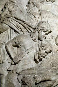 Arte romana: "Guerreiro romano segurando entre seus dentes a cabeça de um guerreiro inimigo" Molde de 1862 reproduzindo os baixos-relevos da coluna de Trajano (Colonna Traiana) em Roma construída durante o reinado do Imperador Trajano (53-117). O Trajano de Roman Roman