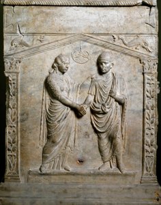 Arte romana: altar funerário decora a cena de um casamento (Junctio dextrarum). Baixo relevo. Roma, Museo Nazionale Romano de Roman Roman