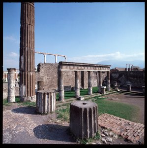 Arte romana: vista do templo de Apolo no sítio arqueológico de Pompeia (século IV a.C.-2 a.C.) Itália (Arte romana: vista do templo de Apolo, Pompeia, século IV a.C.-2 a.C., Itália) de Roman Roman