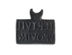 Selo romano usado para estampar produtos ou propriedades, de Cramond, Midlothian, 140-211 DC (bronze) de Roman Roman