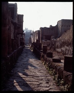 Vista de uma rua, século V a.C. - século I d.C. de Roman Roman
