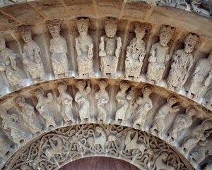 Detalhe das esculturas do portal sul de Romanesque