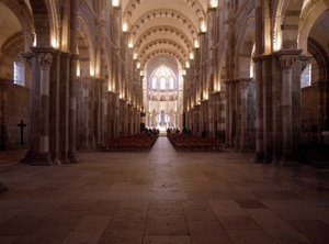 Interior da Catedral de Vezelay (89): A nave. de Romanesque