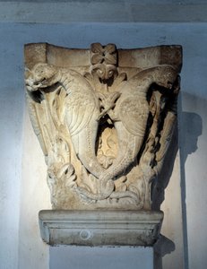 Monstros, Capital do coro (escultura de Romanesque