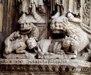 Monstros. Suporte esculpido de uma coluna. de Romanesque