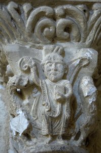 Arte românica: detalhe de uma capital da igreja de Saint Blaise, Lacommande (Pirenéus do Atlântico) de Romanesque