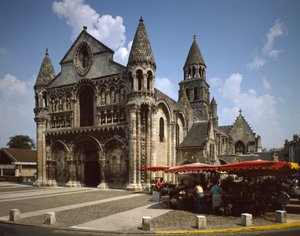 Arte românica: vista de Notre Dame la Grande (Notre-Dame-la-Grande). Século XII Poitiers (Viena) de Romanesque